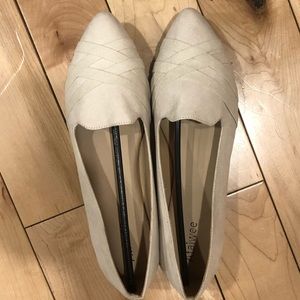 Cute woven cream Flats